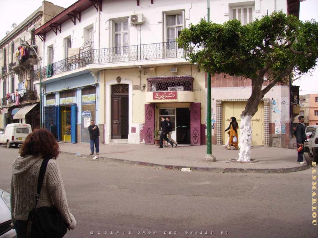 ORAN PLACE H GIRAUD EX CAFE DU PLATEAU.JPG